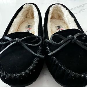Minnetonka Slippers